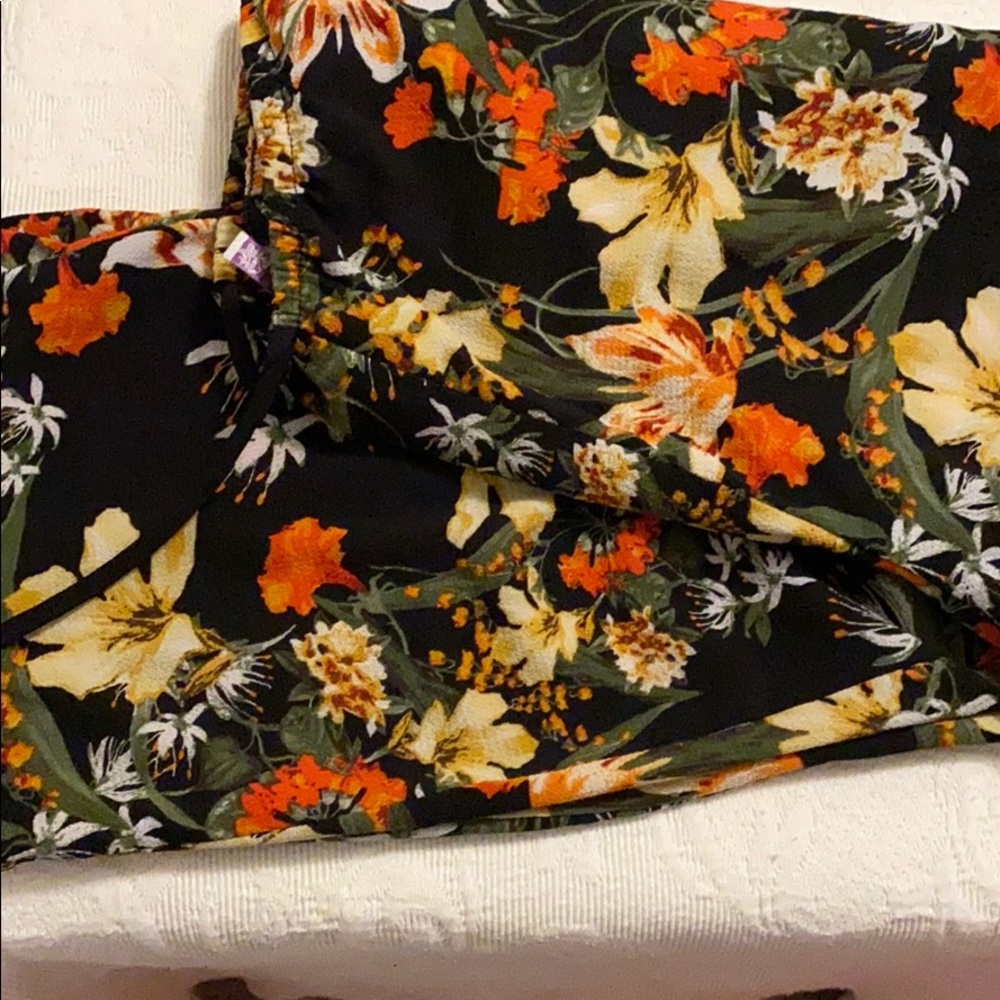 Flowered loose pants